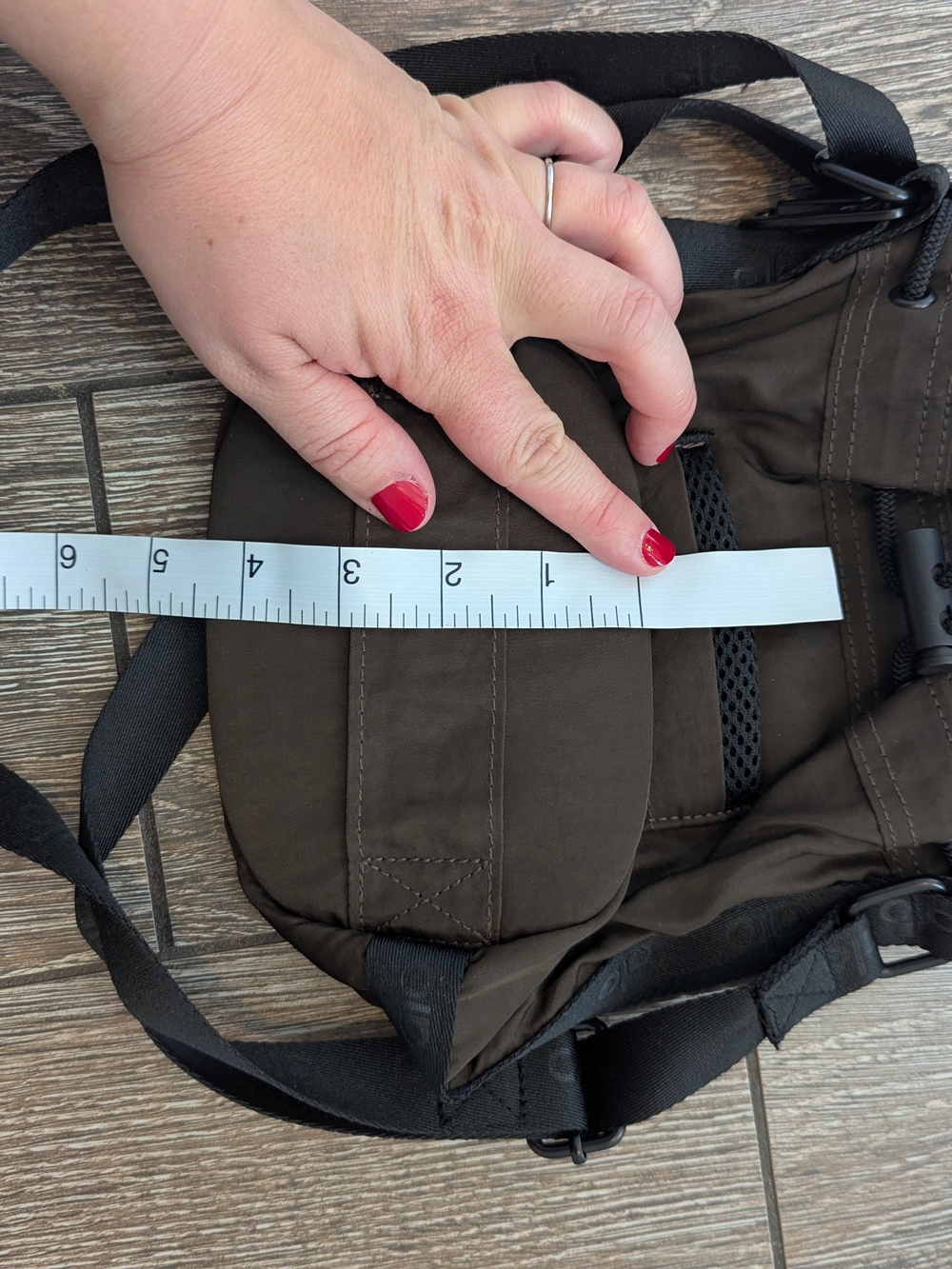 ALO Yoga Crossbody Bucket Bag Utility Espresso Black Athletic Purse - Picture 6 of 8